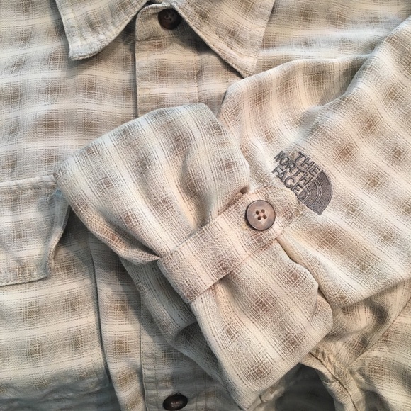 Classic North Face Rugged Button-Up - Picture 8 of 8